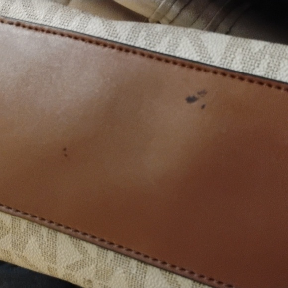 Michal Kors Bag & Wallet set - Picture 9 of 11